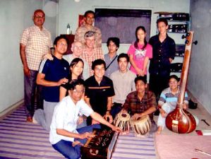 創設200年の音楽大学の見学と、昔の楽器での演奏を聞きました。